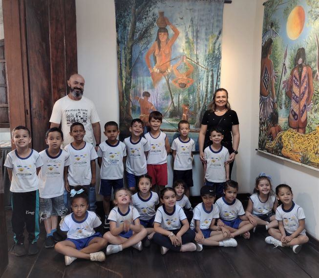 api-modulos/fotos/img/galeria_cat_culturais_490/490/13438/VISITA GUIADA POR GUSTAVO,PRÉ ESCOLA MARIA TEREZA BROCHADO - ABELHINHA DOURADA, PROF. LUCIA912316_HDR (12).jpg